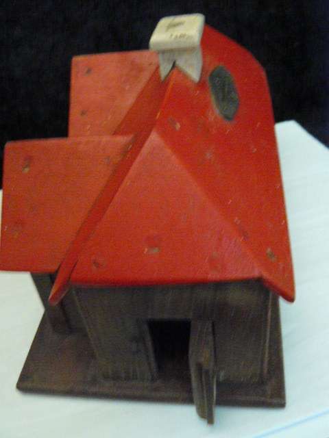 WOODEN HOUSE VINTAGE MONEY BOX HOUSE