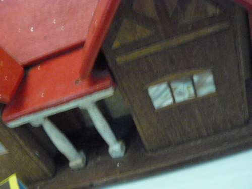 WOODEN HOUSE VINTAGE MONEY BOX HOUSE