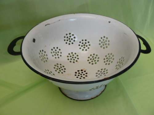 OLD ENAMELWARE NOODLE STRAINER - VINTAGE REDUCED !@!@!@!