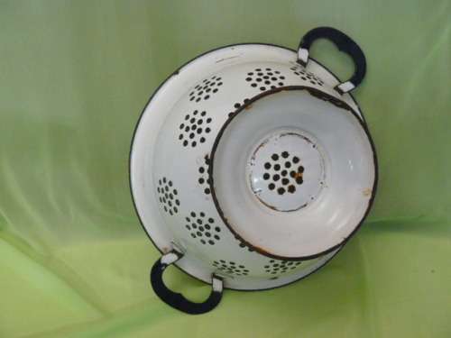 OLD ENAMELWARE NOODLE STRAINER - VINTAGE REDUCED !@!@!@!