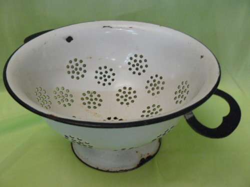 OLD ENAMELWARE NOODLE STRAINER - VINTAGE REDUCED !@!@!@!