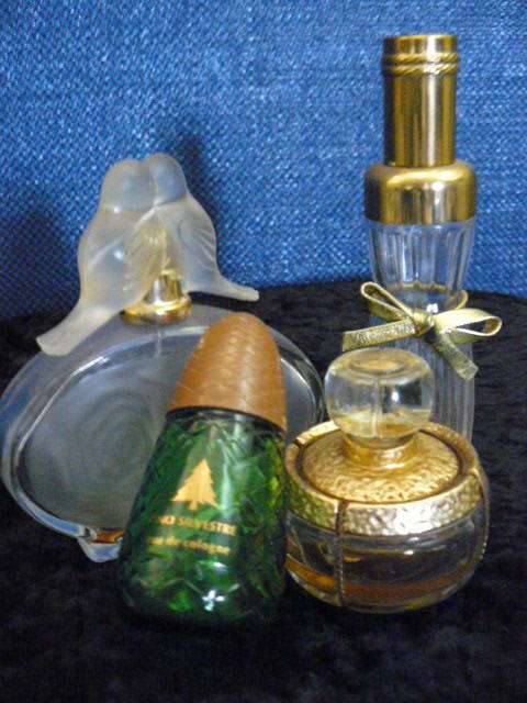 COLLECTABLE GLASS PERFUME BOTTLES