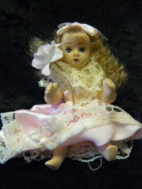 DAINTY AND PRETTY FLOWER FAERIE - MOVING LIMBS DOLL FIGURINE