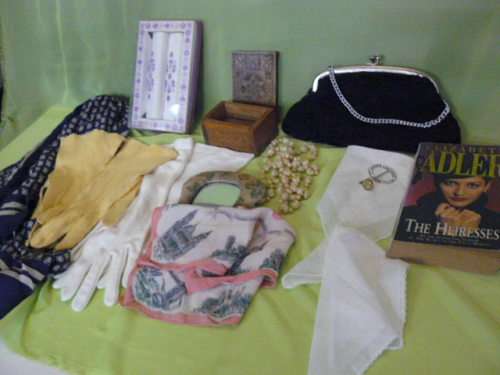 MIXED LOT FOR THE LADIES !@! HANKIES, GLOVES, BAG, WOODEN TRINKET, NOVEL ODDS AND ENDS !@!.......