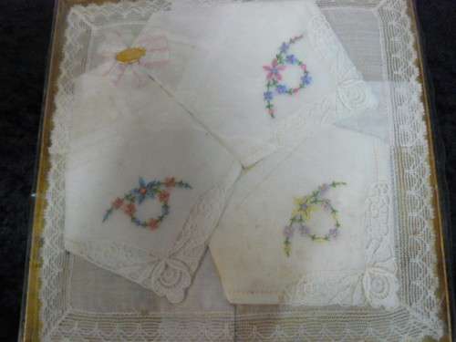VINTAGE COTTON EMBROIDERED HANKIES