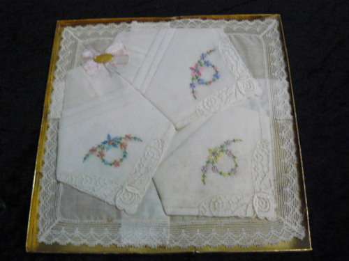 VINTAGE COTTON EMBROIDERED HANKIES