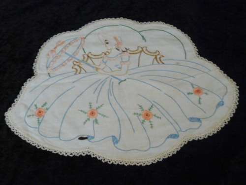 COTTON EMBROIDERED DOILIE SET WITH CROCHETED EDGE