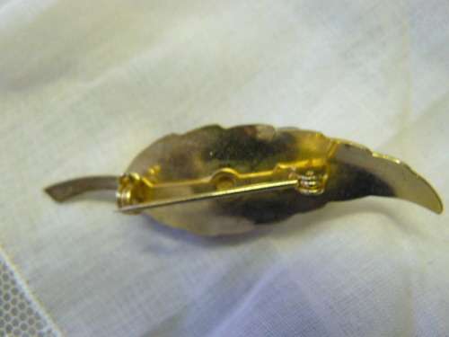 SEMI PRECIOUS STONE BROOCH