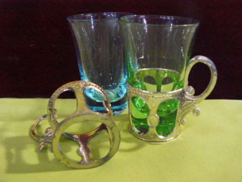 2 X SHOT GLASSES IN STAND