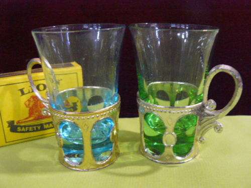 2 X SHOT GLASSES IN STAND