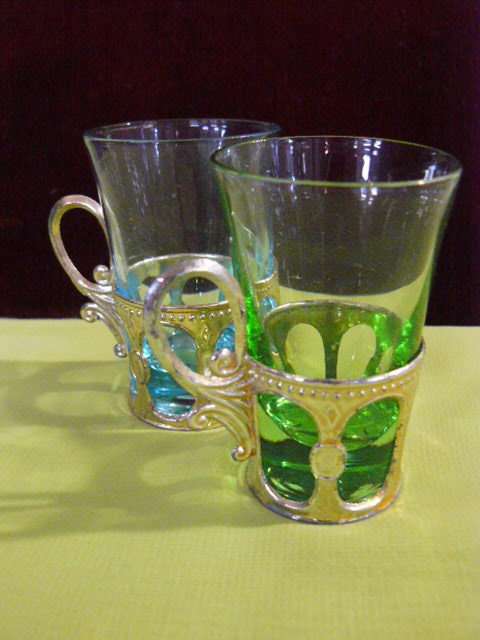 2 X SHOT GLASSES IN STAND