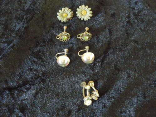 4 pairs of lovely screw back vintage earings