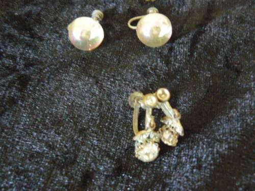 4 pairs of lovely screw back vintage earings