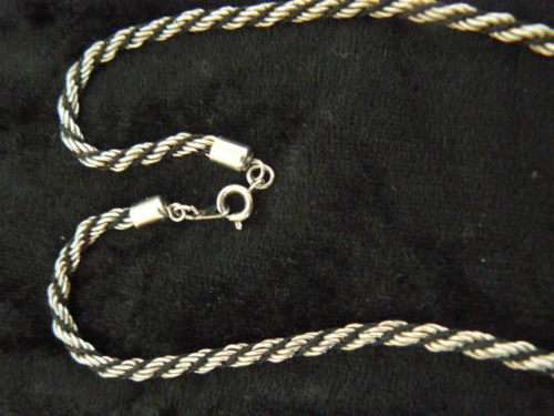 2 pairs of pretty necklaces