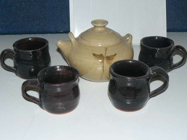 Pottery tea pot 4 potter mugs