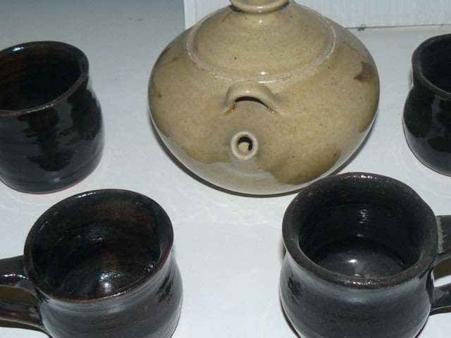 Pottery tea pot 4 potter mugs