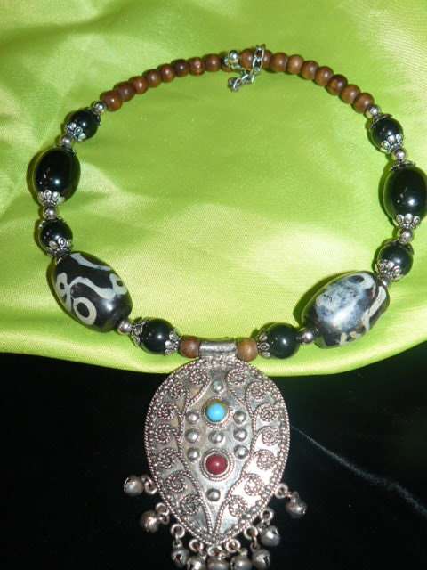 lovely wooden beaded necklace chunky