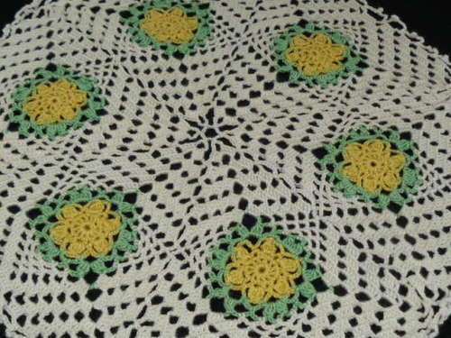 VINTAGE COTTON HAND CROCHETED DOILIE