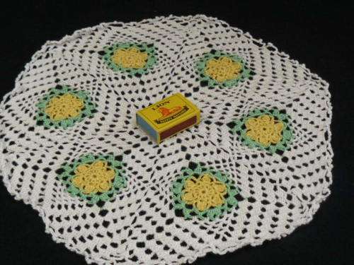 VINTAGE COTTON HAND CROCHETED DOILIE