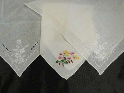 VINTAGE COTTON EMBROIDERED HANKIES X3 STUNNING