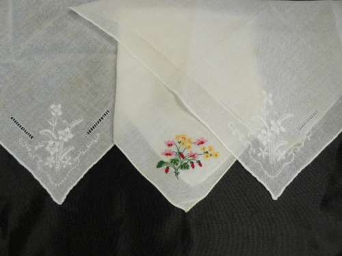 VINTAGE COTTON EMBROIDERED HANKIES X3 STUNNING