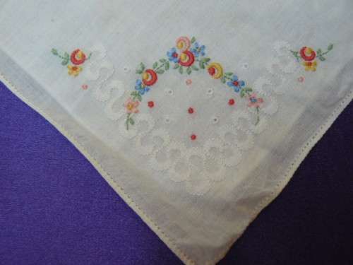VINTAGE COTTON EMBROIDERED HANKIE
