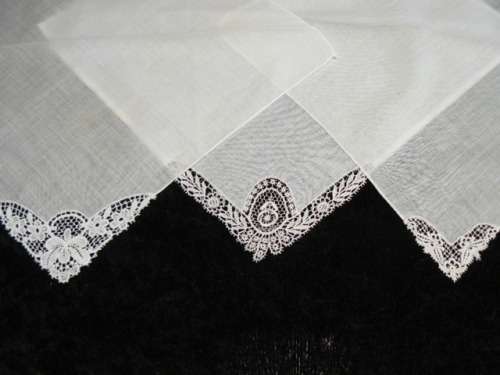 VINTAGE COTTON HANKIES WITH LACE X 3