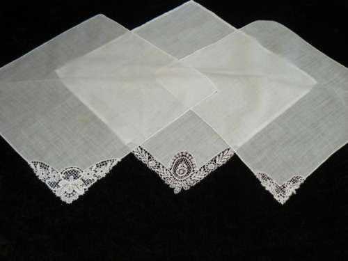 VINTAGE COTTON HANKIES WITH LACE X 3