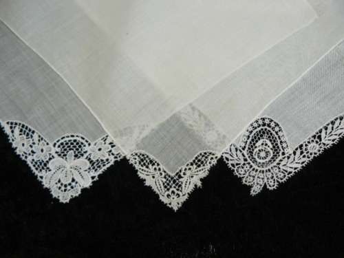 VINTAGE COTTON HANKIES WITH LACE X 3