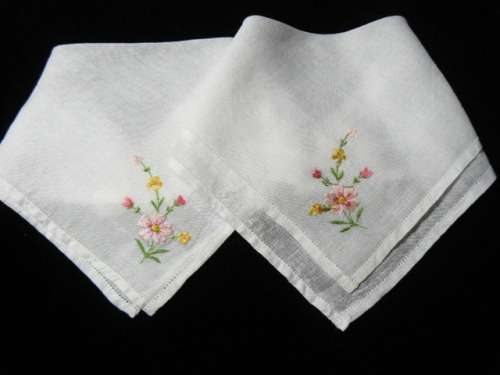 VINTAGE COTTON EMBROIDERED HANKIES