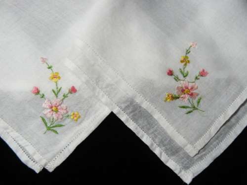 VINTAGE COTTON EMBROIDERED HANKIES