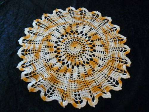 VINTAGE HAND CROCHETED DOILLIE 36 CM