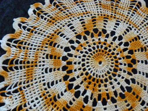 VINTAGE HAND CROCHETED DOILLIE 36 CM