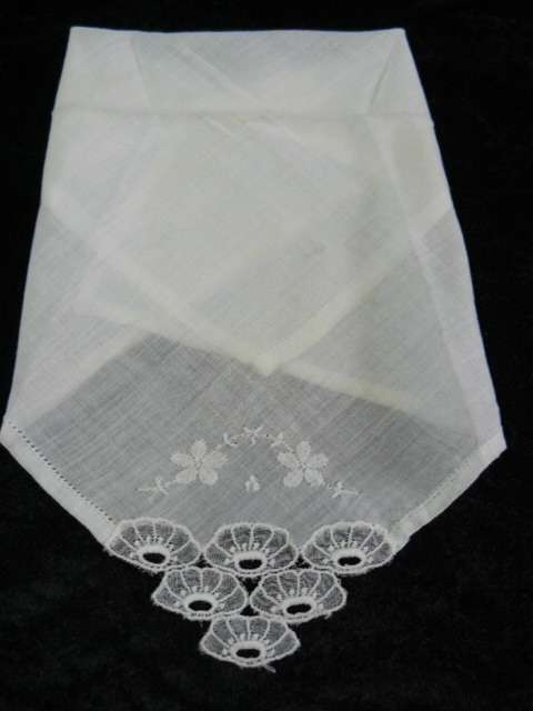 VINTAGE COTTON EMBROIDERED HANKIE
