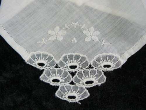 VINTAGE COTTON EMBROIDERED HANKIE