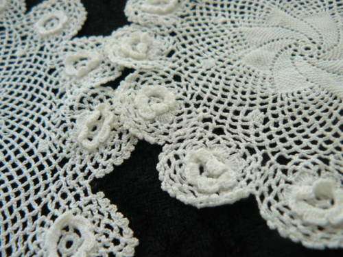 2 X VINTAGE COTTON HAND CROCHETED DOILIES VERY FINE