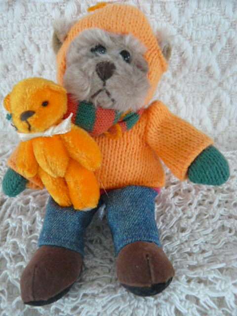 MINIATUE COLLCTABLE BEAR