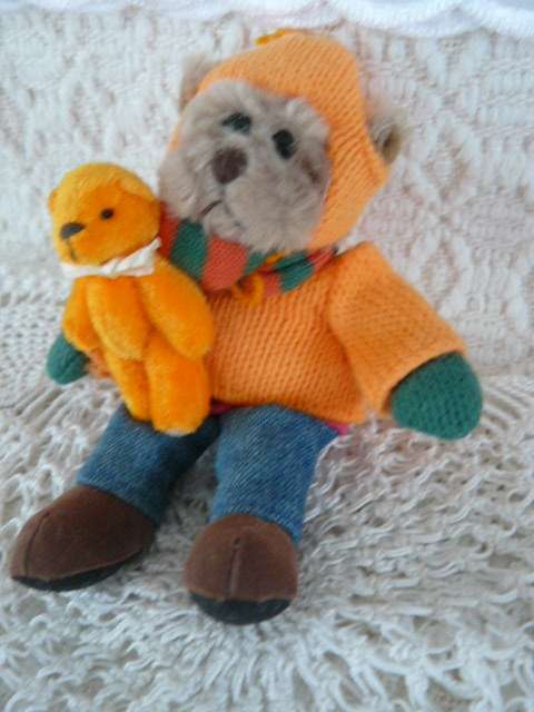MINIATUE COLLCTABLE BEAR