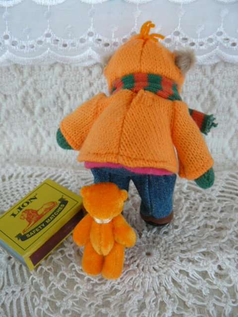 MINIATUE COLLCTABLE BEAR