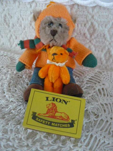 MINIATUE COLLCTABLE BEAR