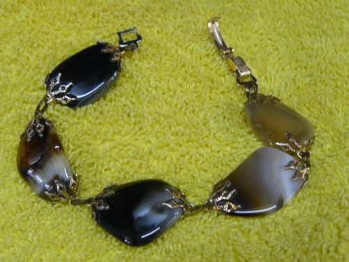 VERY PRETTY BRACELET WITH SEMI PRECIOUS STONES SET IN GOLD COLORED METAL WARE