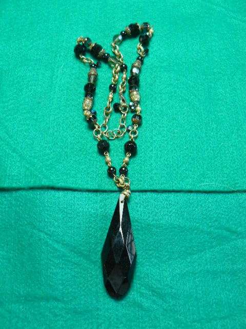 A STUNNING BEADDED NECKLACE WITH A LARGE BLACKSTONE