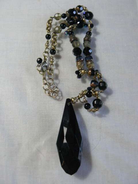 A STUNNING BEADDED NECKLACE WITH A LARGE BLACKSTONE