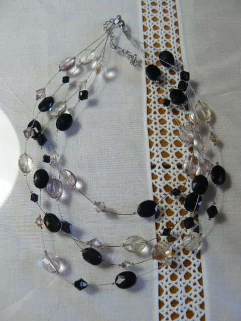 4 STRAND BEADED NECKLACE IN GOOD CONDITION 47 CM LONG