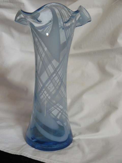 STUNNING HAND BLOWN FLUTED CYLINDER VASE AQUA WHITE SWIRL GLASS VASE 25 CM