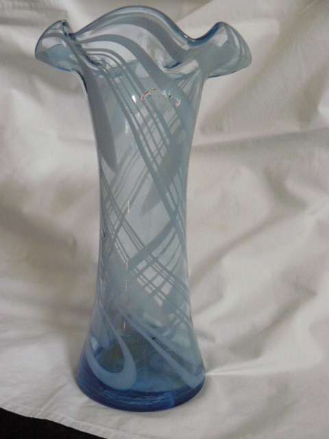 STUNNING HAND BLOWN FLUTED CYLINDER VASE AQUA WHITE SWIRL GLASS VASE 25 CM