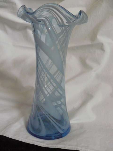 STUNNING HAND BLOWN FLUTED CYLINDER VASE AQUA WHITE SWIRL GLASS VASE 25 CM