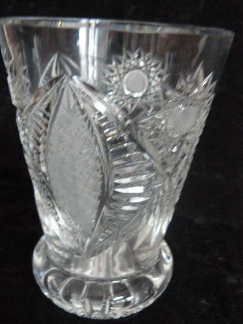 CRYSTAL VASE STUNNING GENUINE CRYSTAL !!!!!
