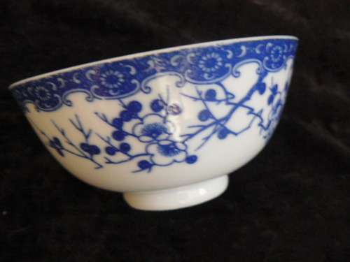VERY PRETTY BLUE AD WHITE BOWL