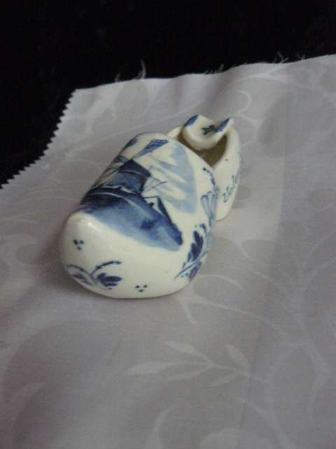 DELFT'S ASHTRAY CLOG